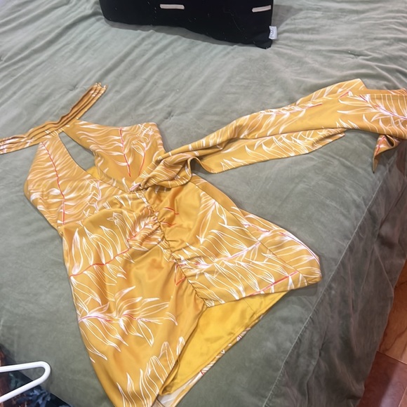 Purchased on Revolve, wore once for a wedding … I am 4,11 for height reference - Picture 2 of 2